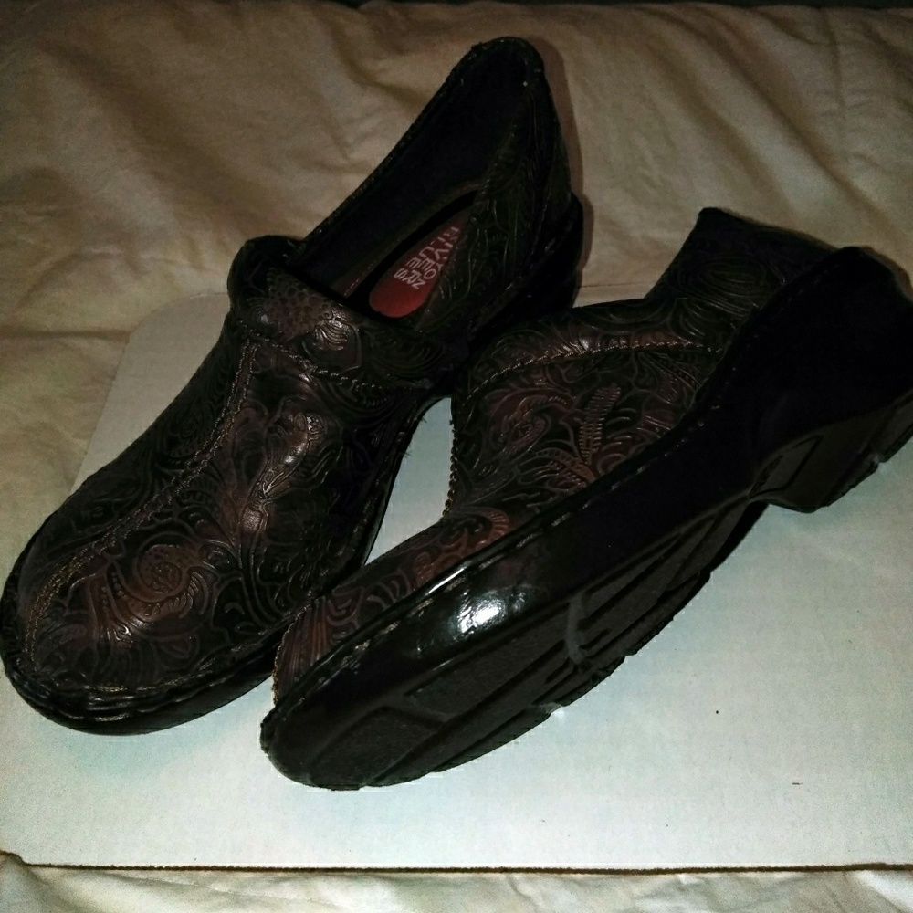 Canyon River Blues ..Clogs, size 9 med